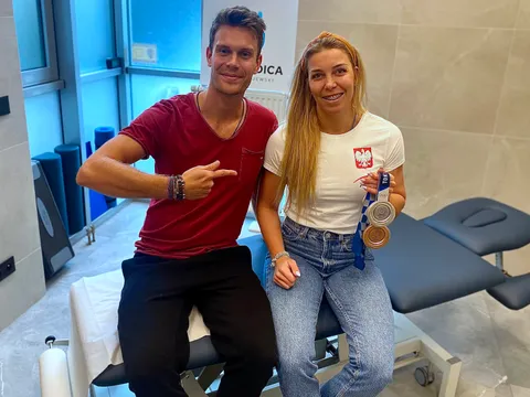 Paweł Grajewski with a multi-medal athlete at GraMedica