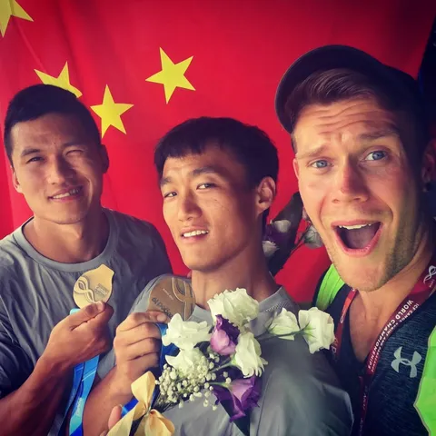 Paweł Grajewski with Chinese athletes after a championship